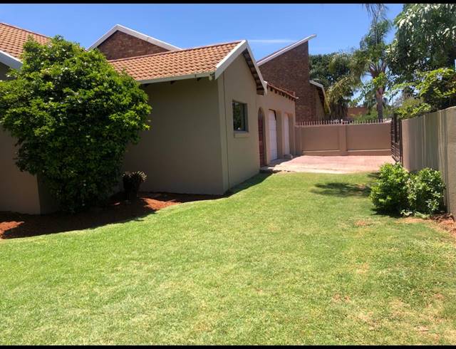 5 BEDROOM FREEHOLD FOR SALE IN THE ORCHARDS